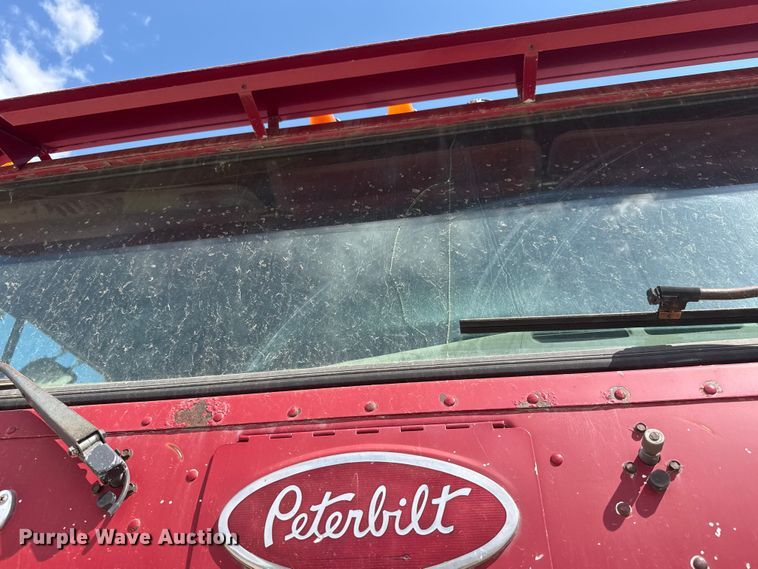 image for item NJ9261 1985 Peterbilt 362 semi truck