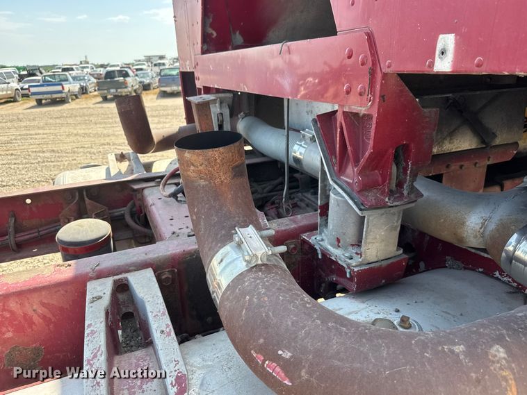 image for item NJ9261 1985 Peterbilt 362 semi truck