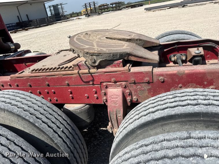 image for item NJ9261 1985 Peterbilt 362 semi truck