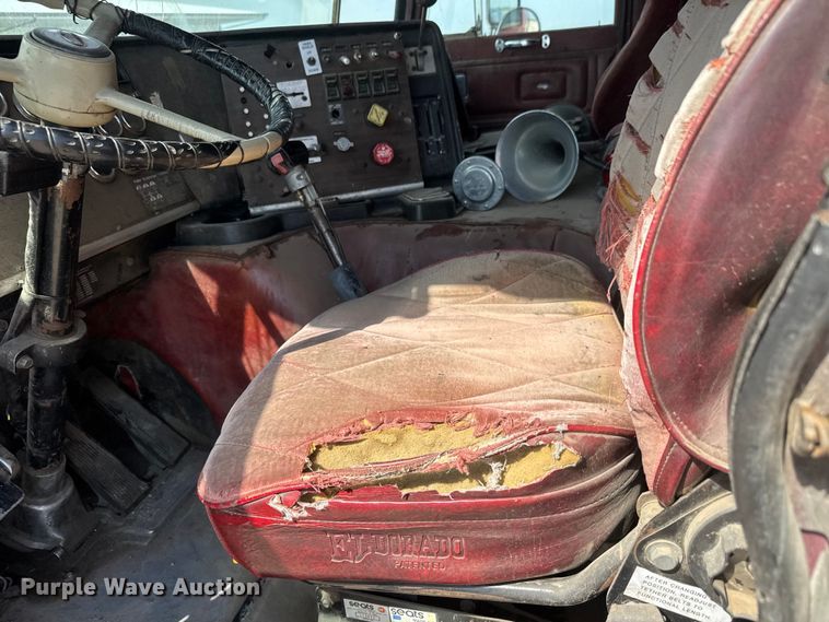 image for item NJ9261 1985 Peterbilt 362 semi truck