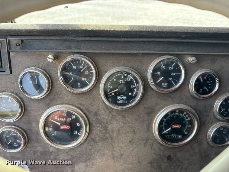 image for item NJ9261 1985 Peterbilt 362 semi truck