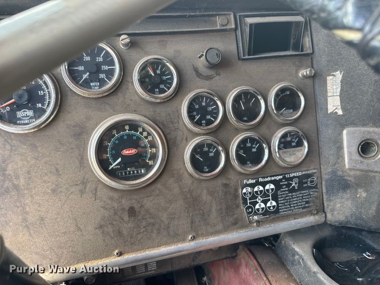image for item NJ9261 1985 Peterbilt 362 semi truck