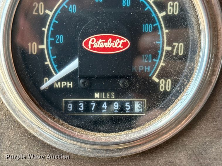 image for item NJ9261 1985 Peterbilt 362 semi truck