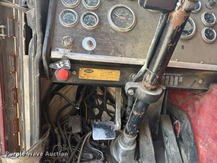 image for item NJ9261 1985 Peterbilt 362 semi truck
