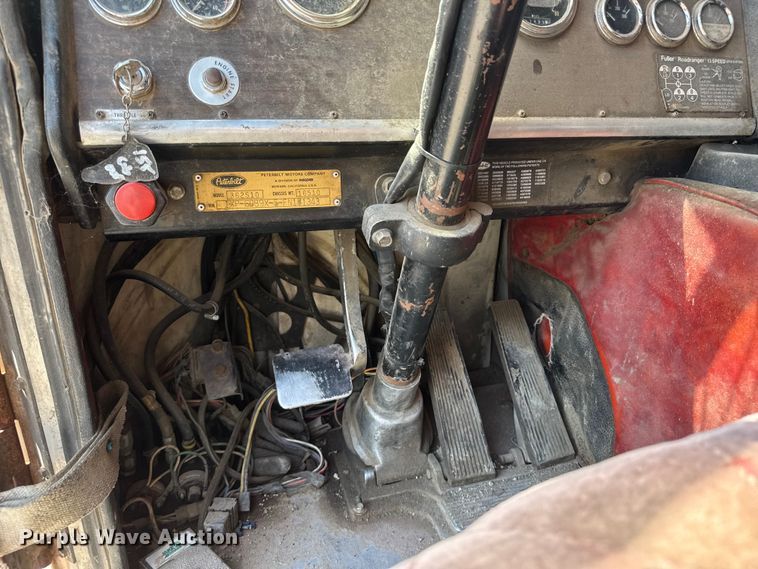 image for item NJ9261 1985 Peterbilt 362 semi truck