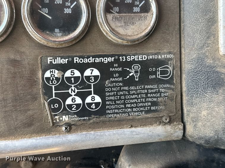 image for item NJ9261 1985 Peterbilt 362 semi truck
