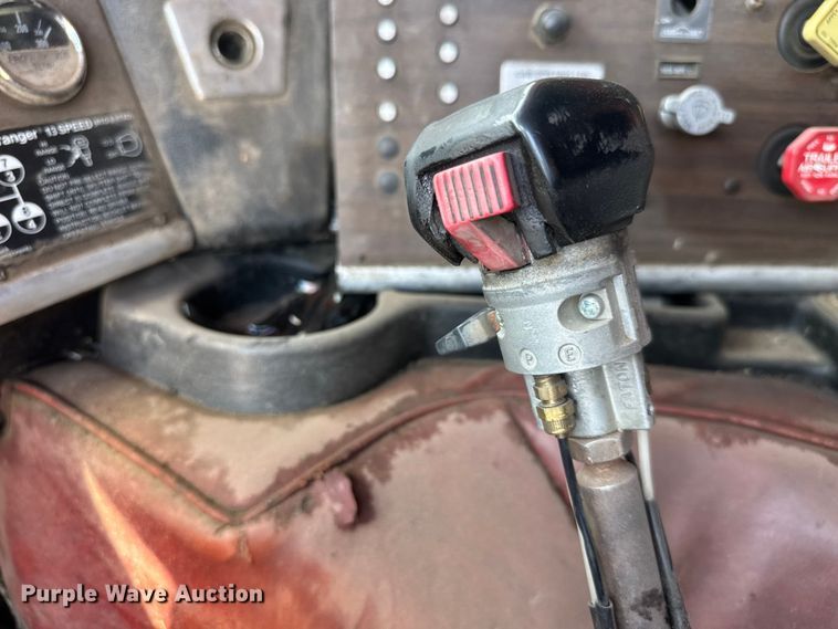 image for item NJ9261 1985 Peterbilt 362 semi truck