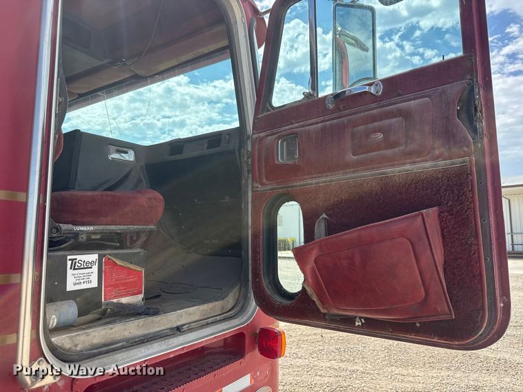 image for item NJ9261 1985 Peterbilt 362 semi truck
