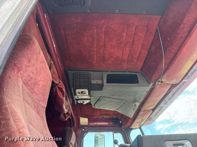 image for item NJ9261 1985 Peterbilt 362 semi truck