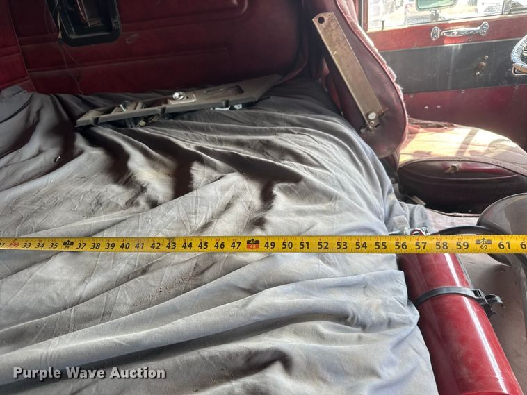 image for item NJ9261 1985 Peterbilt 362 semi truck