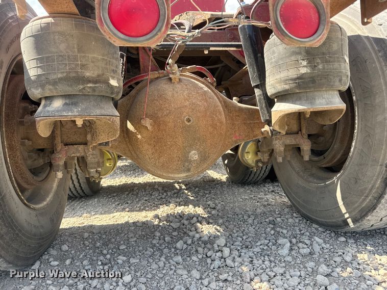 image for item NJ9261 1985 Peterbilt 362 semi truck