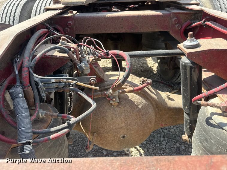 image for item NJ9261 1985 Peterbilt 362 semi truck