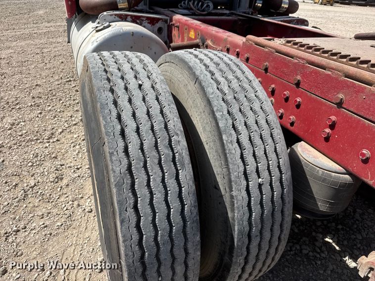 image for item NJ9261 1985 Peterbilt 362 semi truck