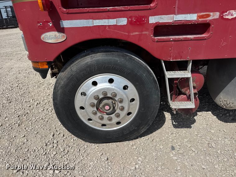 image for item NJ9261 1985 Peterbilt 362 semi truck