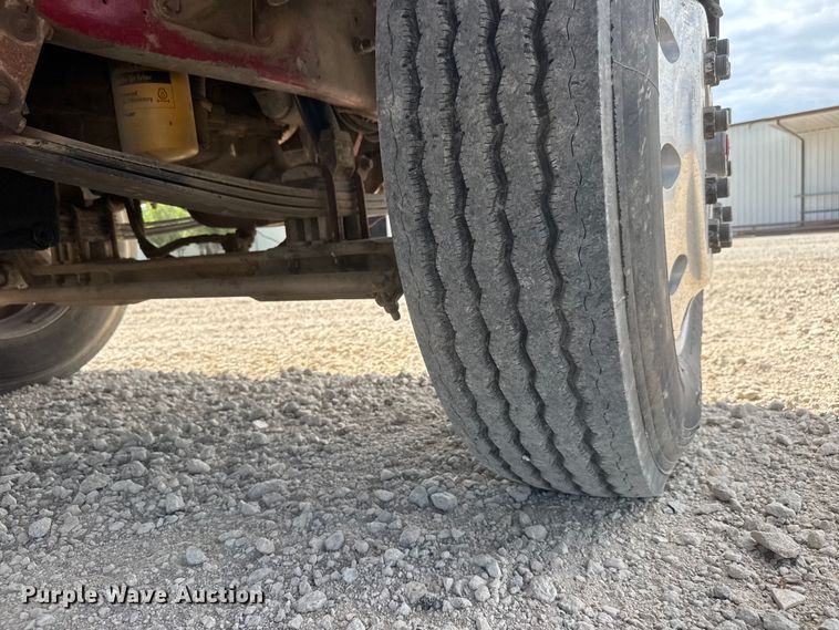 image for item NJ9261 1985 Peterbilt 362 semi truck