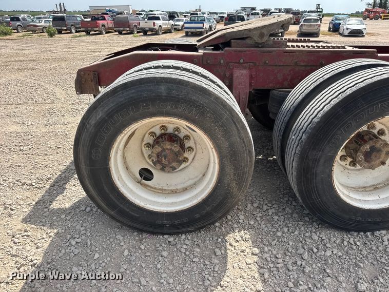 image for item NJ9261 1985 Peterbilt 362 semi truck
