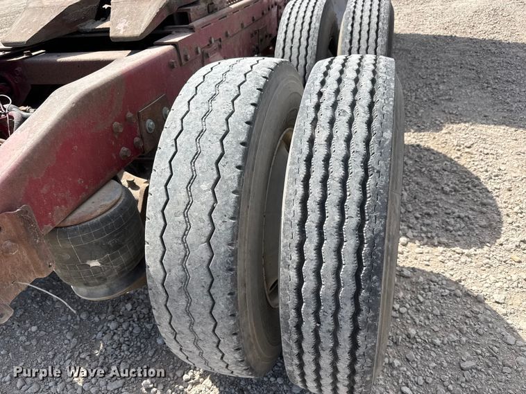 image for item NJ9261 1985 Peterbilt 362 semi truck