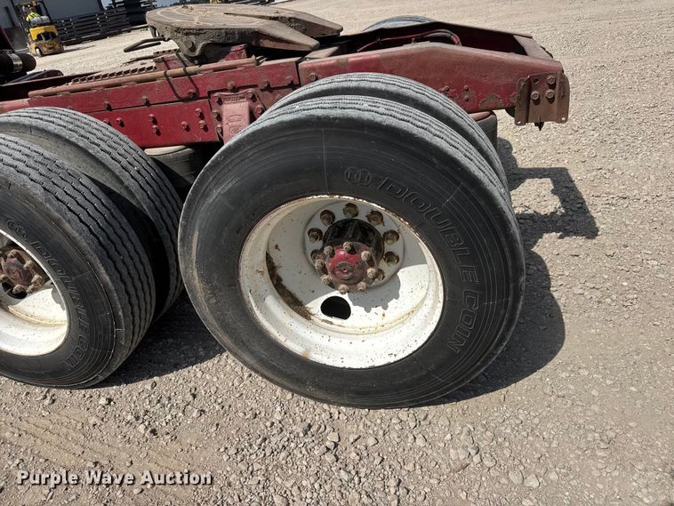 image for item NJ9261 1985 Peterbilt 362 semi truck