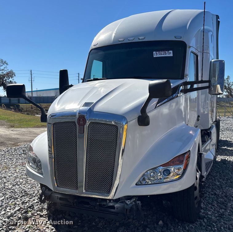 image for item YA1786 2023 Kenworth T680 semi truck