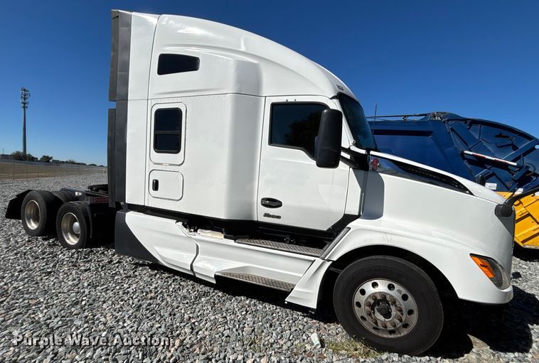 image for item YA1786 2023 Kenworth T680 semi truck