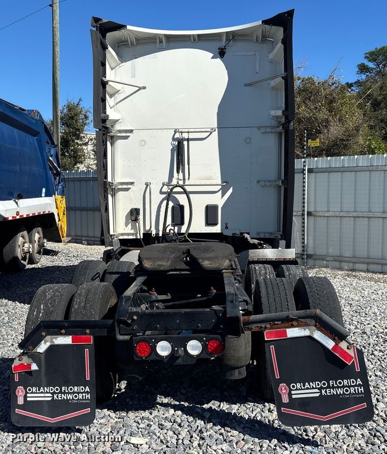 image for item YA1786 2023 Kenworth T680 semi truck