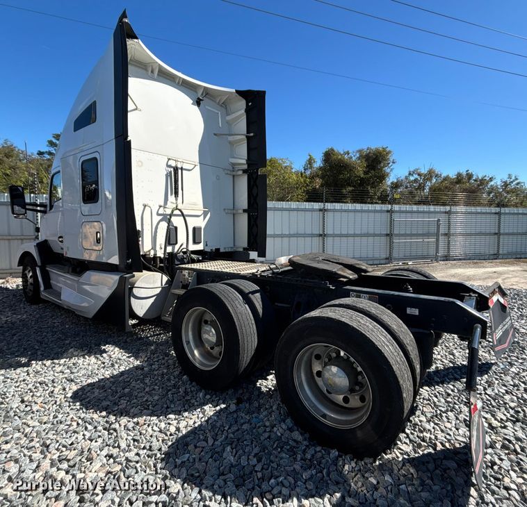 image for item YA1786 2023 Kenworth T680 semi truck