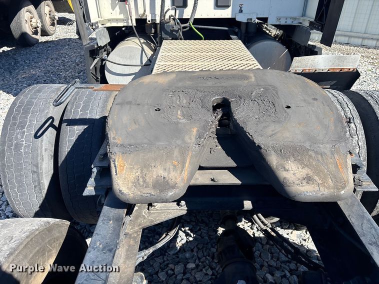 image for item YA1786 2023 Kenworth T680 semi truck