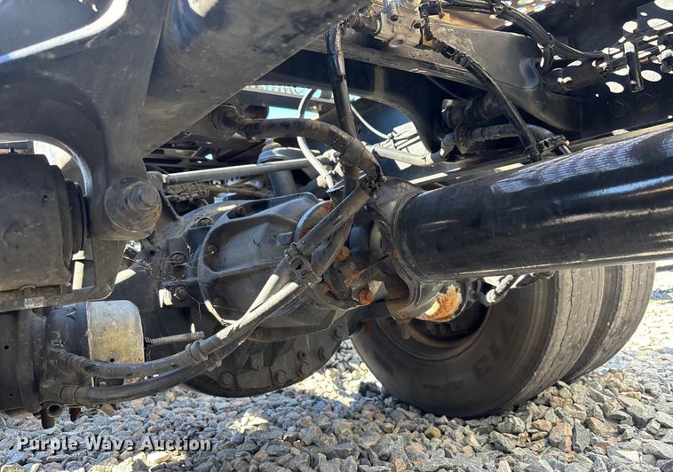 image for item YA1786 2023 Kenworth T680 semi truck