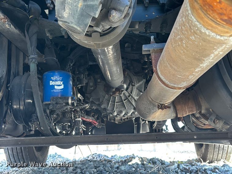 image for item YA1786 2023 Kenworth T680 semi truck