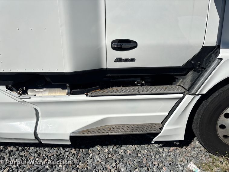 image for item YA1786 2023 Kenworth T680 semi truck