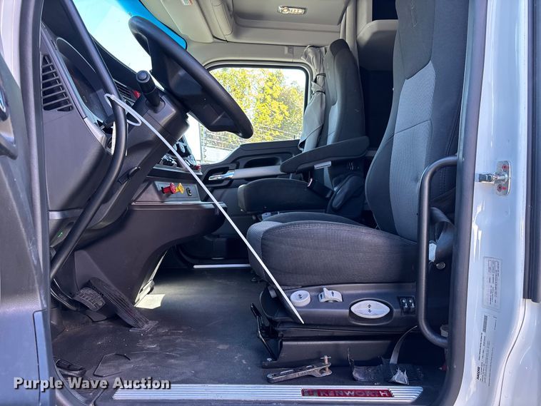 image for item YA1786 2023 Kenworth T680 semi truck