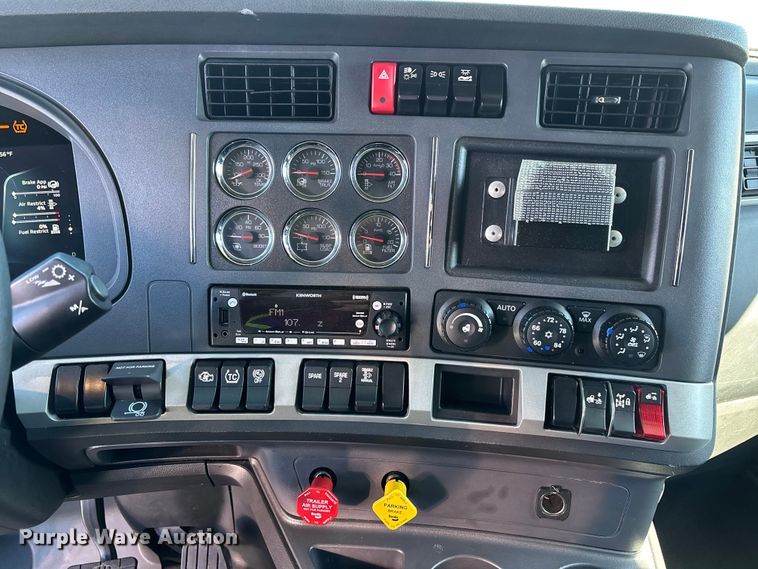 image for item YA1786 2023 Kenworth T680 semi truck