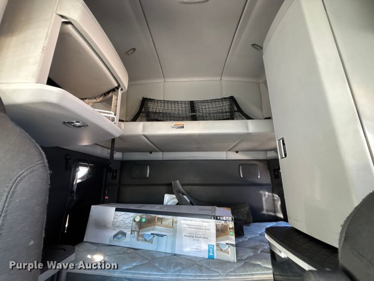 image for item YA1786 2023 Kenworth T680 semi truck