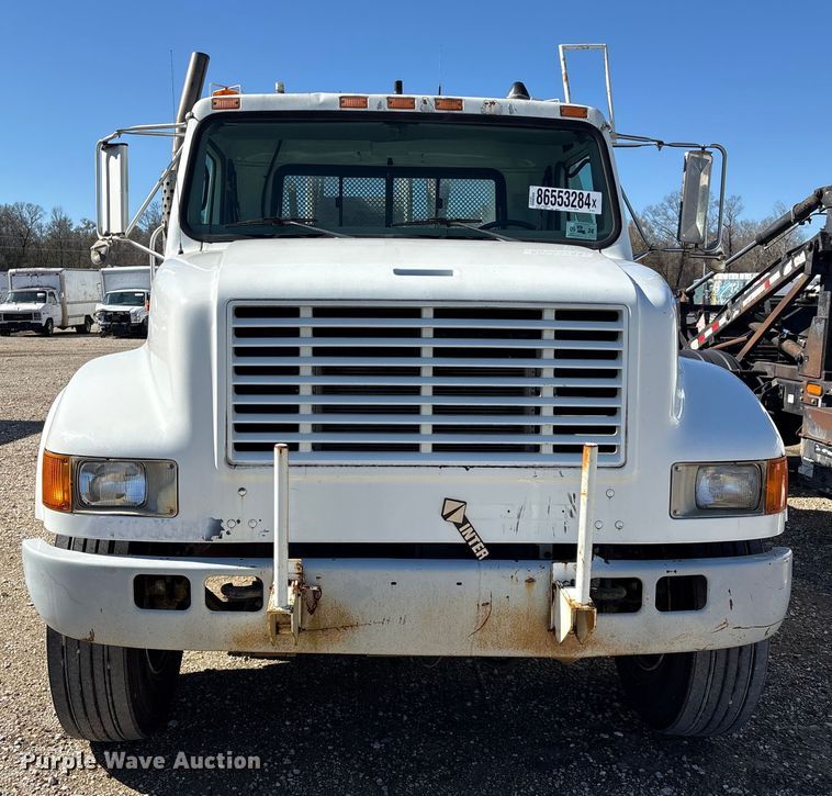 image for item YA1961 2001 International 4700 utilitiy / service truck with reel carrier