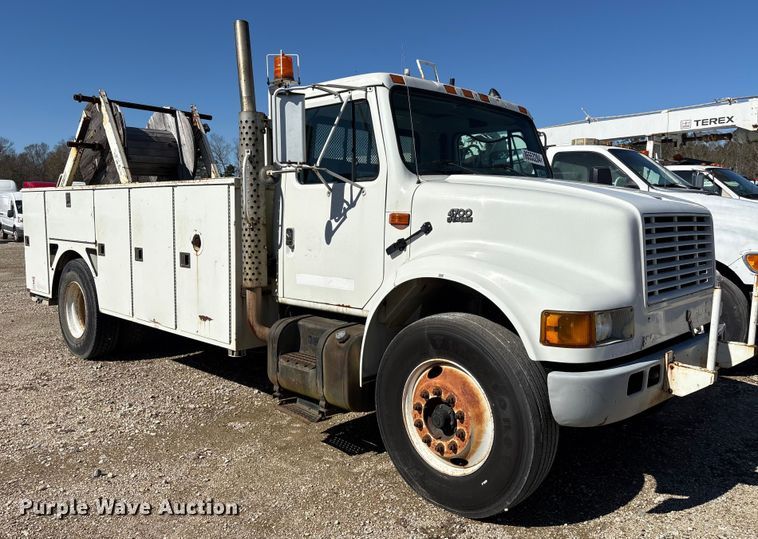 image for item YA1961 2001 International 4700 utilitiy / service truck with reel carrier