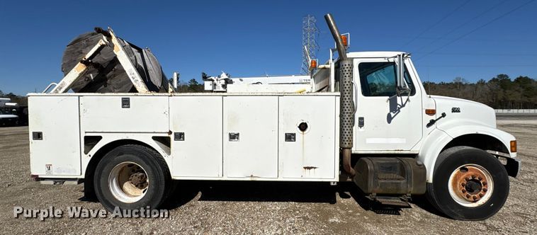 image for item YA1961 2001 International 4700 utilitiy / service truck with reel carrier