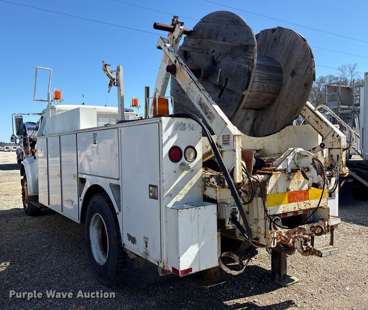 image for item YA1961 2001 International 4700 utilitiy / service truck with reel carrier