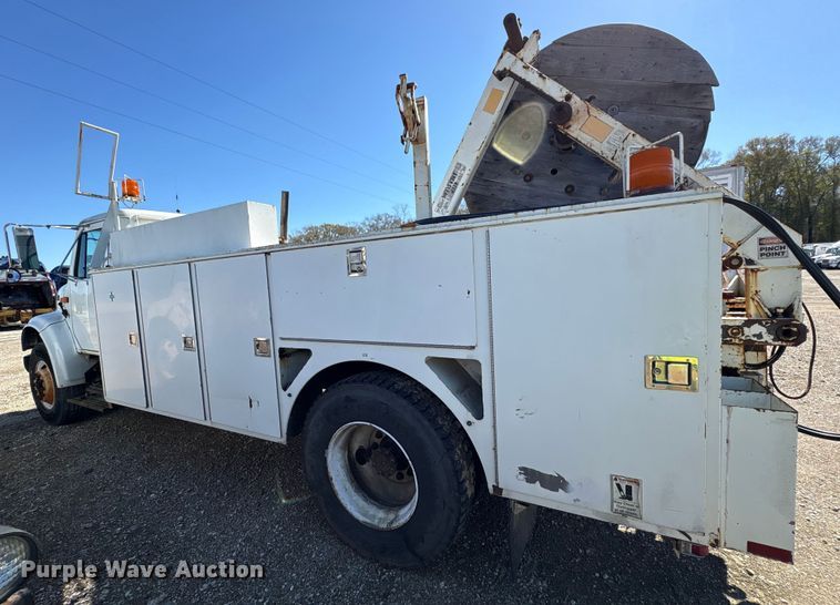 image for item YA1961 2001 International 4700 utilitiy / service truck with reel carrier
