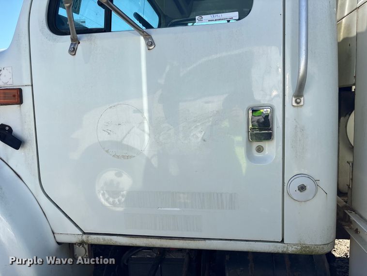 image for item YA1961 2001 International 4700 utilitiy / service truck with reel carrier