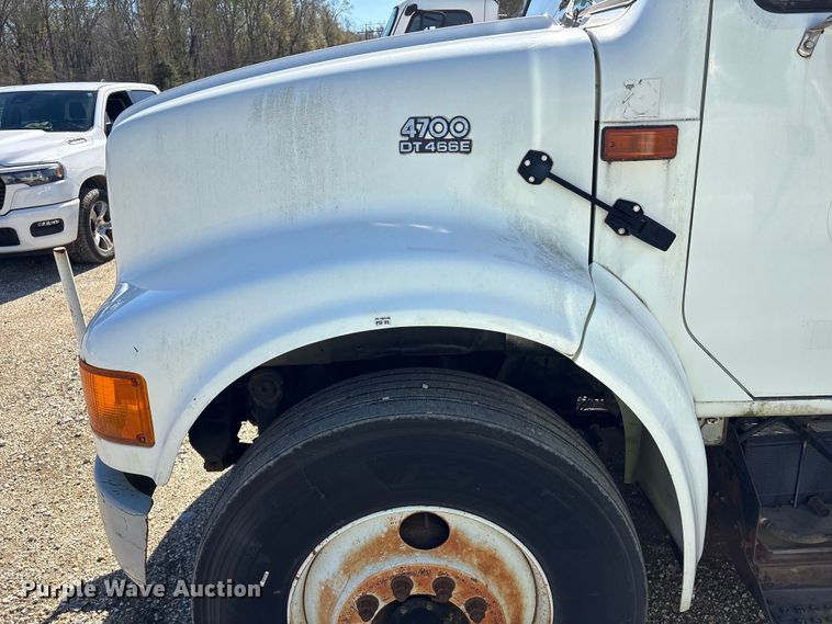 image for item YA1961 2001 International 4700 utilitiy / service truck with reel carrier