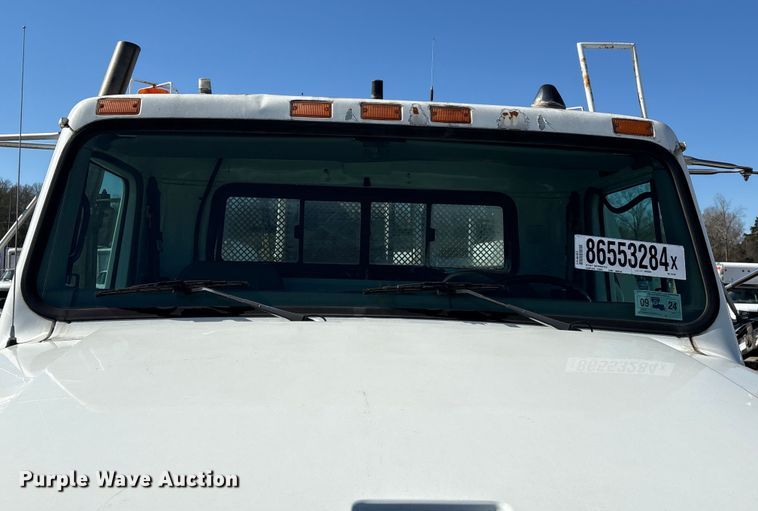 image for item YA1961 2001 International 4700 utilitiy / service truck with reel carrier