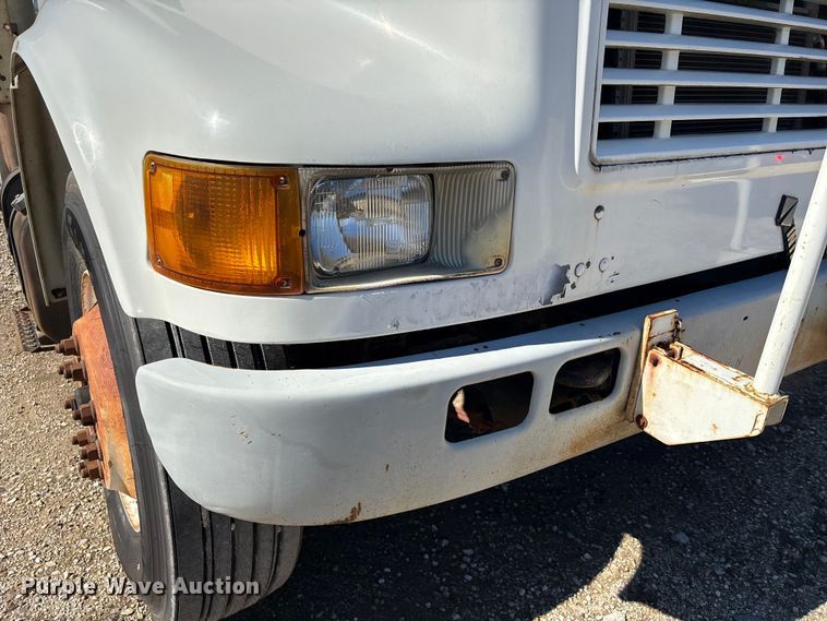 image for item YA1961 2001 International 4700 utilitiy / service truck with reel carrier