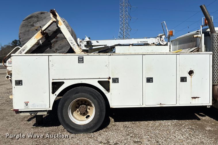 image for item YA1961 2001 International 4700 utilitiy / service truck with reel carrier
