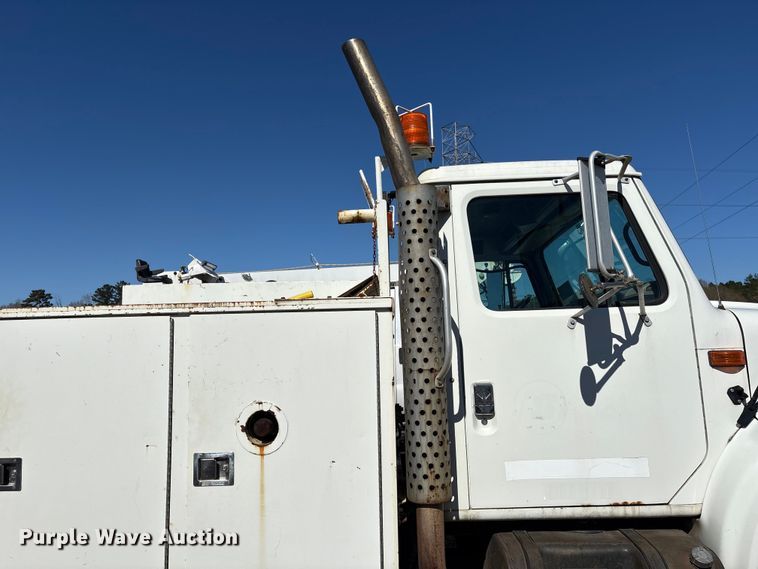image for item YA1961 2001 International 4700 utilitiy / service truck with reel carrier