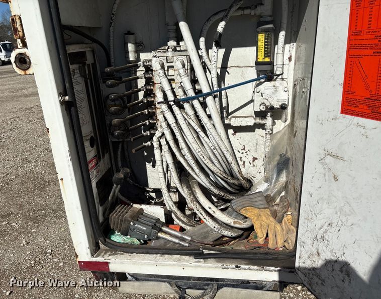 image for item YA1961 2001 International 4700 utilitiy / service truck with reel carrier