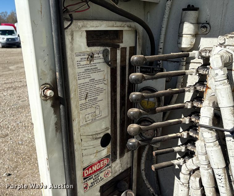 image for item YA1961 2001 International 4700 utilitiy / service truck with reel carrier