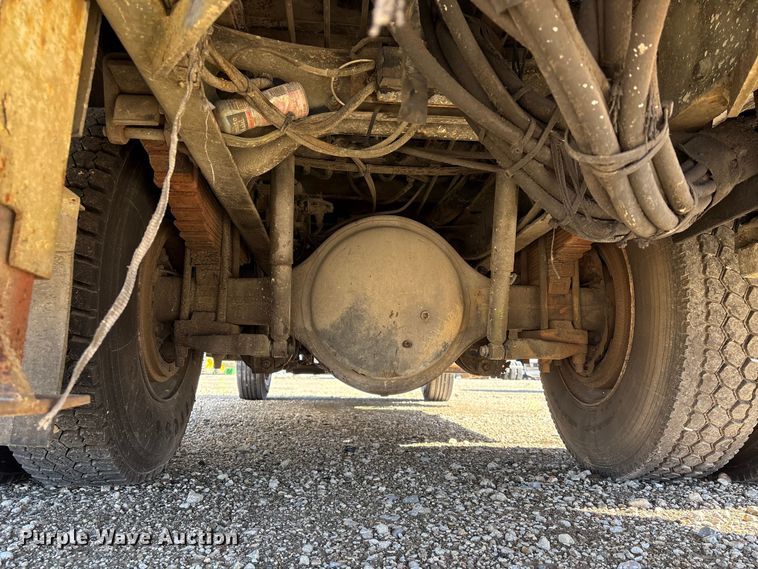 image for item YA1961 2001 International 4700 utilitiy / service truck with reel carrier