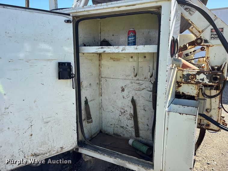 image for item YA1961 2001 International 4700 utilitiy / service truck with reel carrier