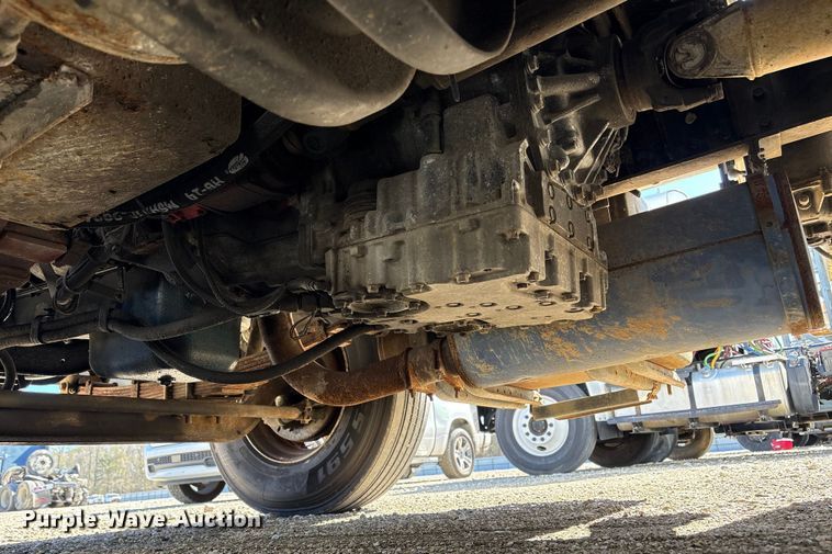image for item YA1961 2001 International 4700 utilitiy / service truck with reel carrier