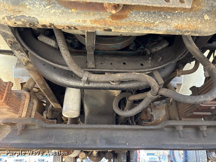 image for item YA1961 2001 International 4700 utilitiy / service truck with reel carrier